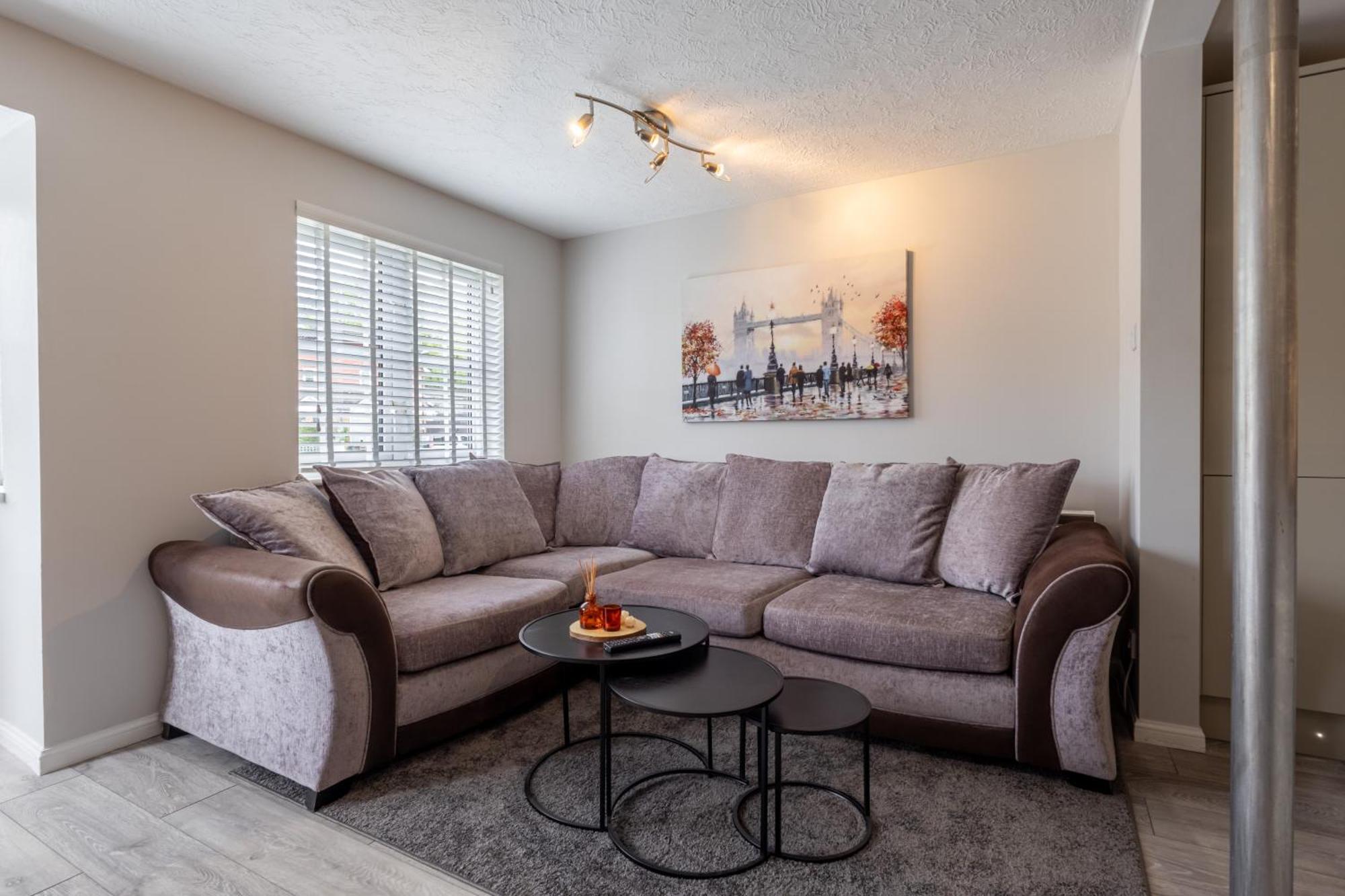 Modern 2 Bed Apartment Near Gatwick 크롤리 외부 사진