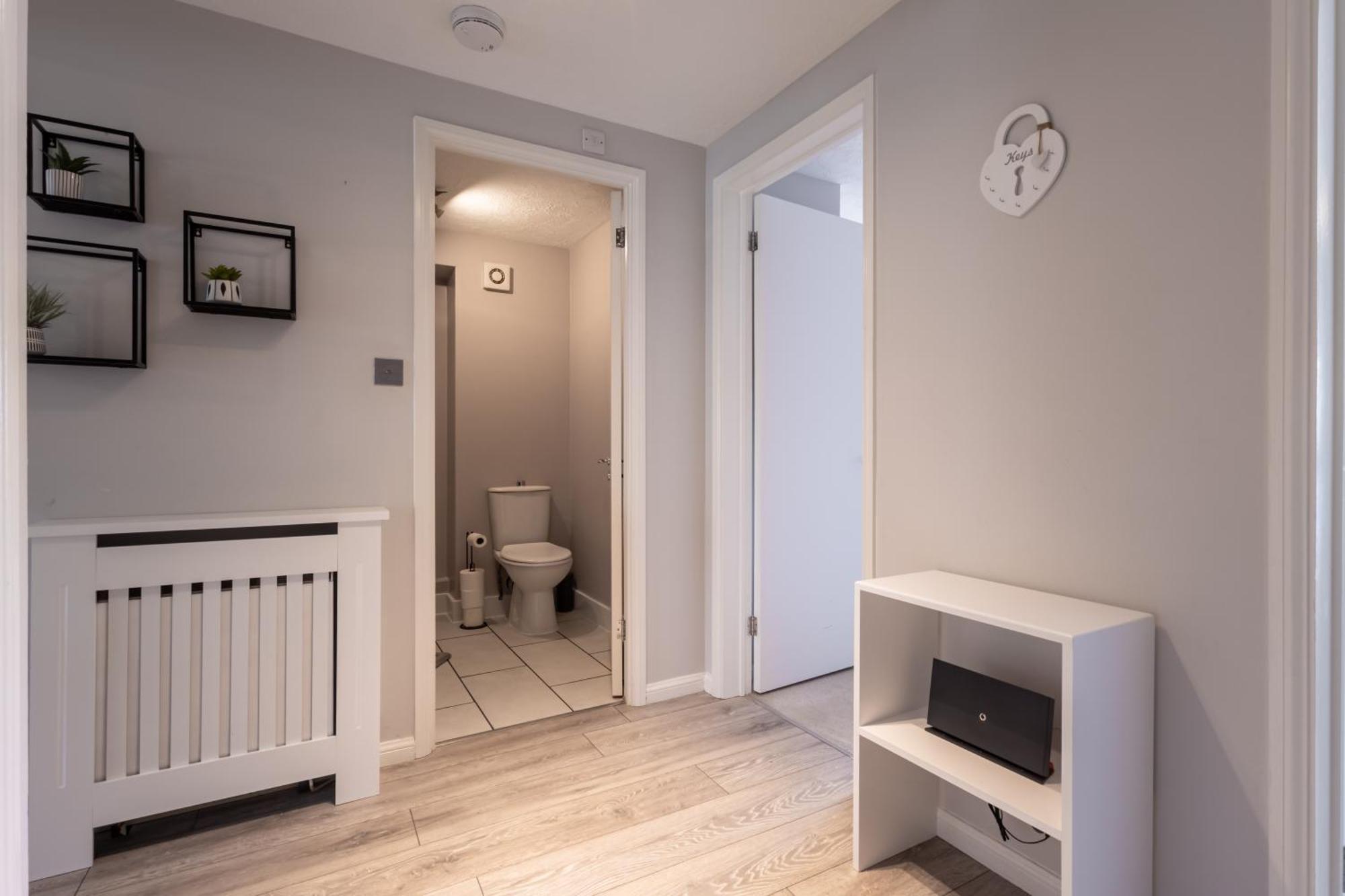 Modern 2 Bed Apartment Near Gatwick 크롤리 외부 사진