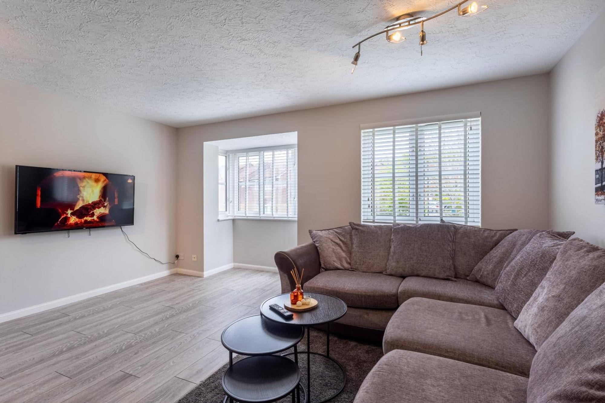 Modern 2 Bed Apartment Near Gatwick 크롤리 외부 사진