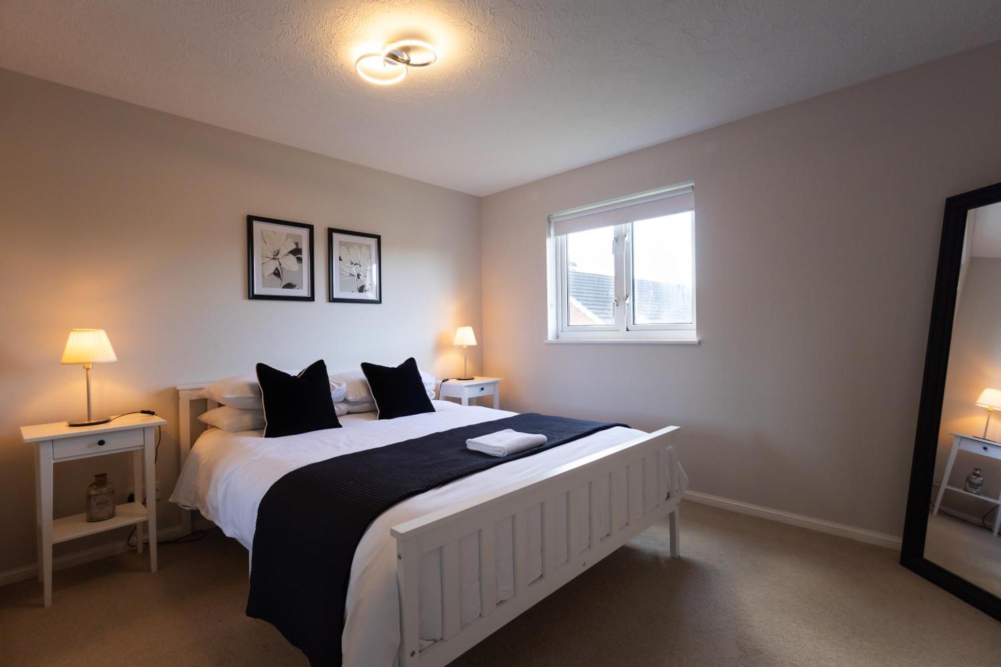 Modern 2 Bed Apartment Near Gatwick 크롤리 외부 사진